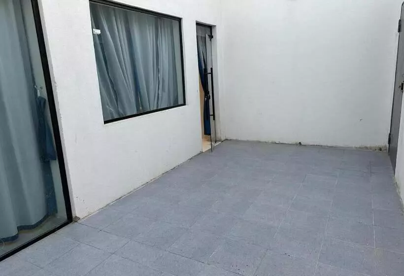 ユースホステル مزون السحاب