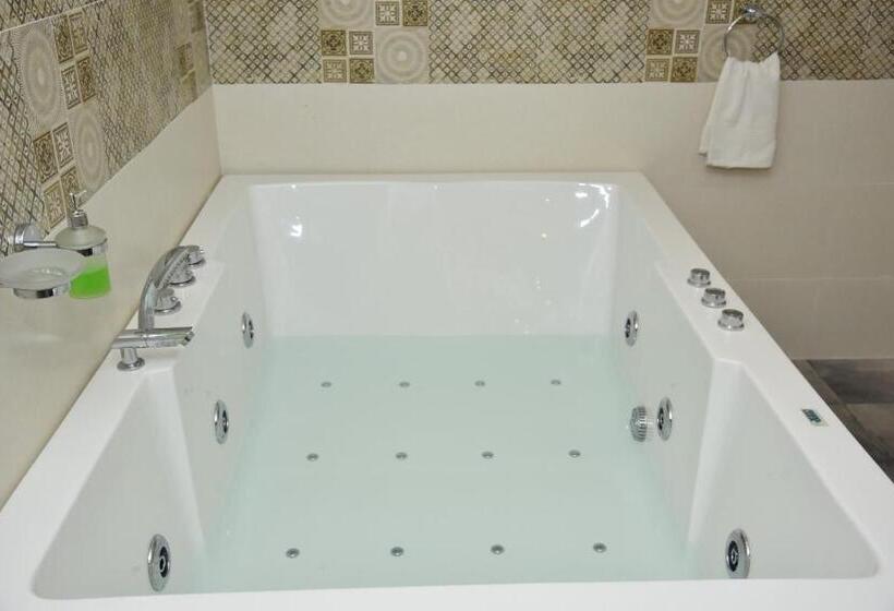 אתר נופש De Falcon Beach Goa Candolim