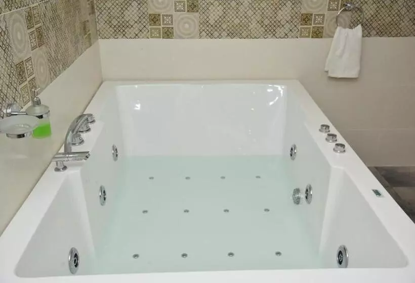リゾートホテル De Falcon Beach Goa Candolim