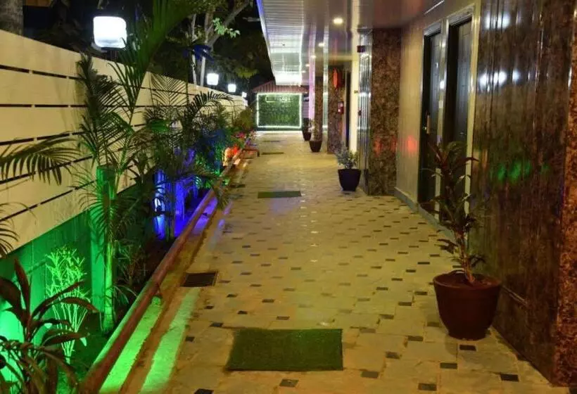 リゾートホテル De Falcon Beach Goa Candolim