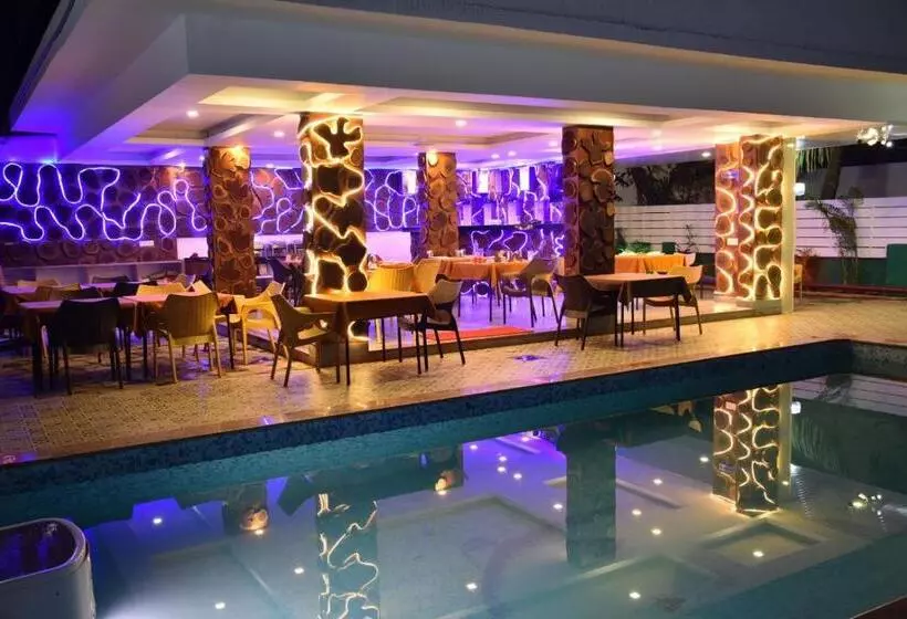 リゾートホテル De Falcon Beach Goa Candolim