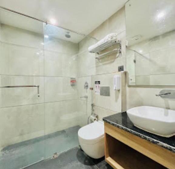 هتل Grand Luxotica Dehradun