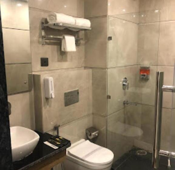 هتل Grand Luxotica Dehradun