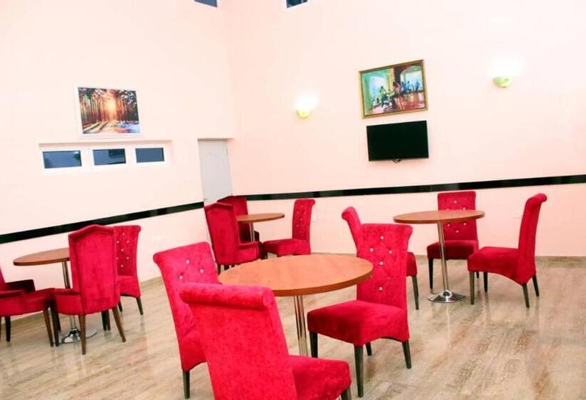 فندق Gregory University Guest House