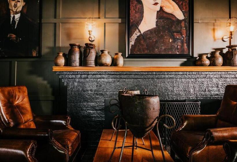 Мотель The Amalfi Minimalist Room A