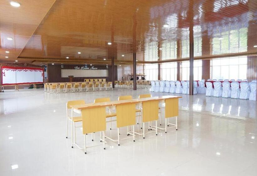 Oyo 93205 Kusuma Hotel And Convention Hall