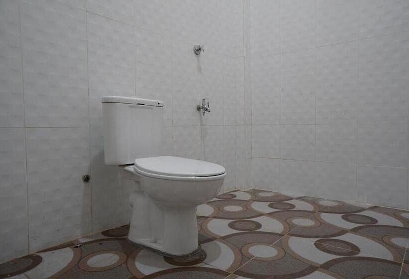 Oyo 93205 Kusuma Hotel And Convention Hall