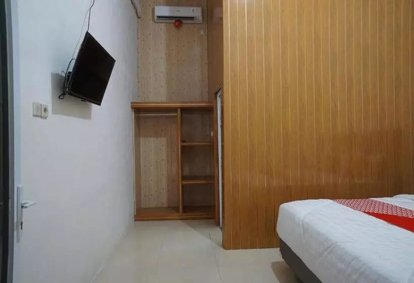 Oyo 93205 Kusuma Hotel And Convention Hall