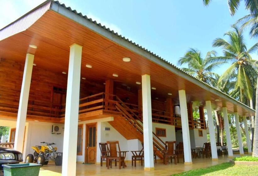 פנסיון Beach Bungalow