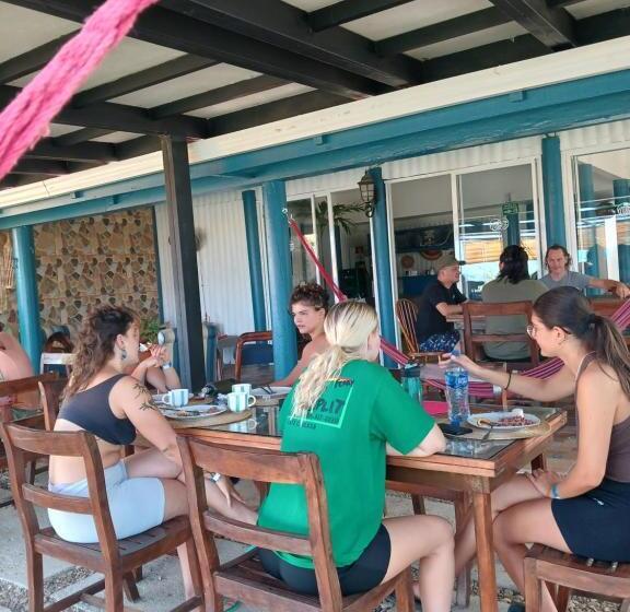 Пансион Hostel Saltwater