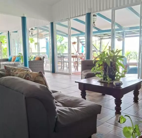 Majatalo Hostel Saltwater