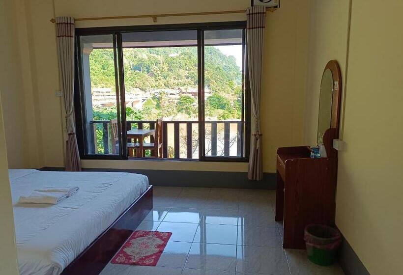 פנסיון Khamphan Guesthouse