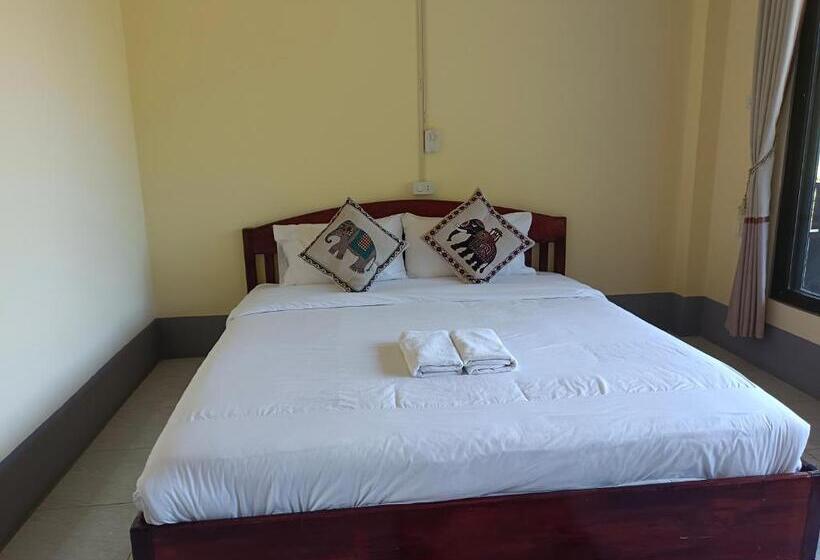 פנסיון Khamphan Guesthouse