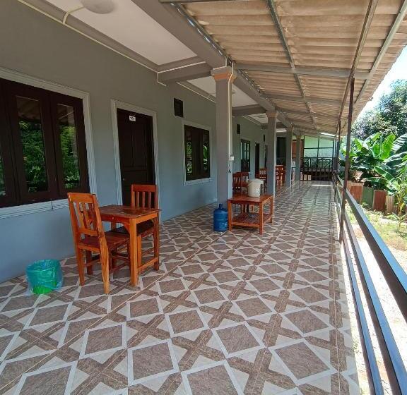 פנסיון Khamphan Guesthouse