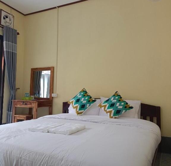 פנסיון Khamphan Guesthouse