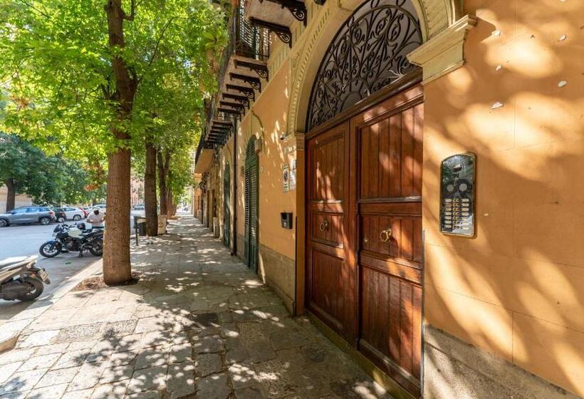 پانسیون Regina Suite