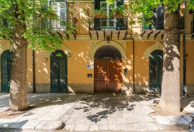 پانسیون Regina Suite