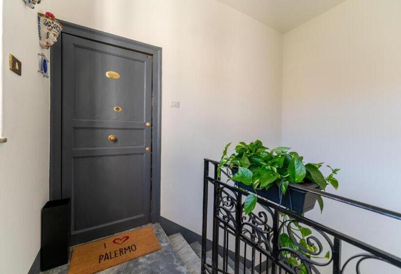 پانسیون Regina Suite