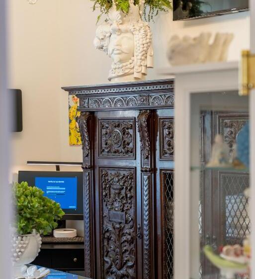 پانسیون Regina Suite