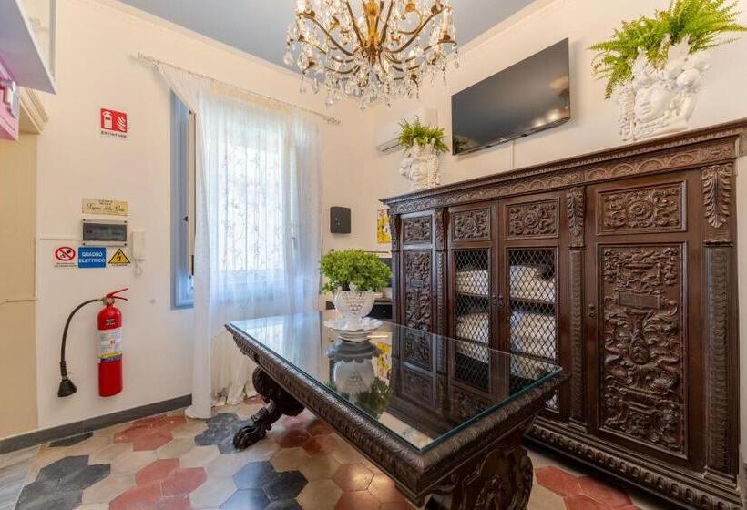 پانسیون Regina Suite