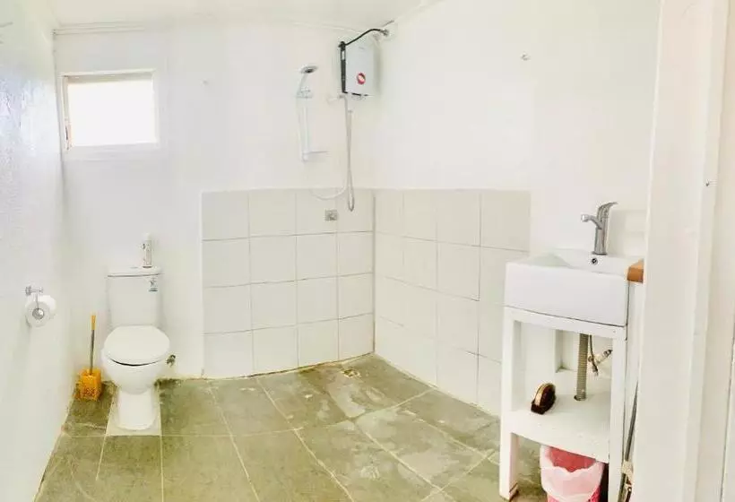 پانسیون Tonga Cottage   Private Double Room Shared Facility
