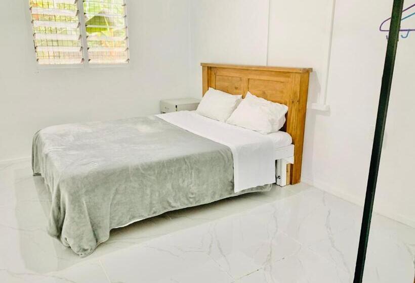 펜션 Tonga Cottage Private Double Room Shared Facility
