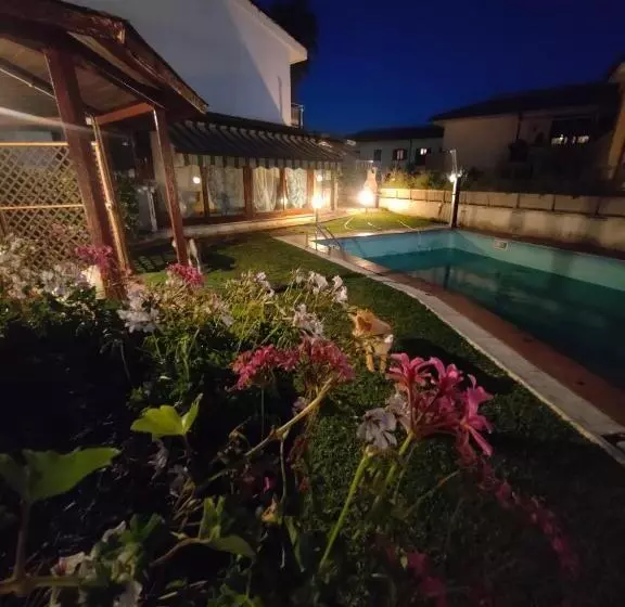 ペンション Villa Con Piscina