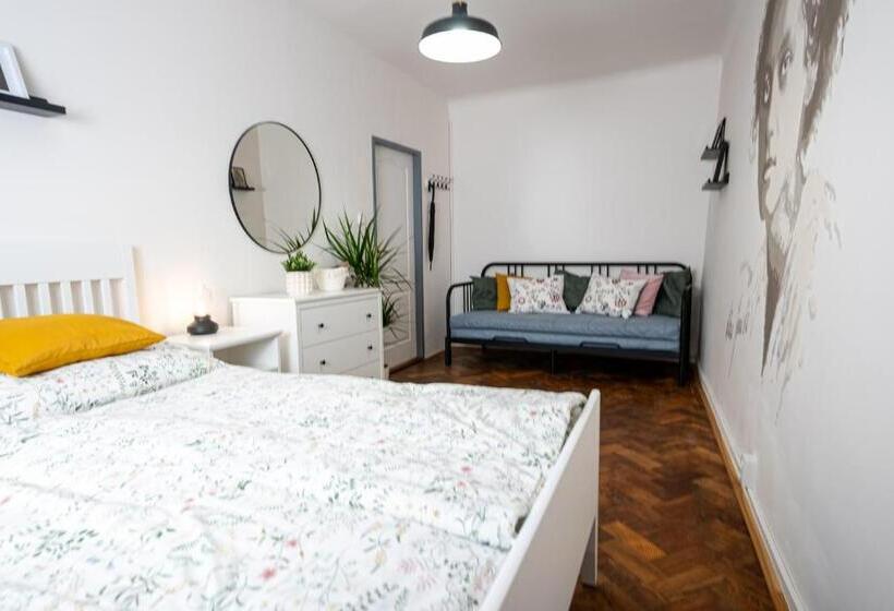 White Wolf House Hostel & Apartments