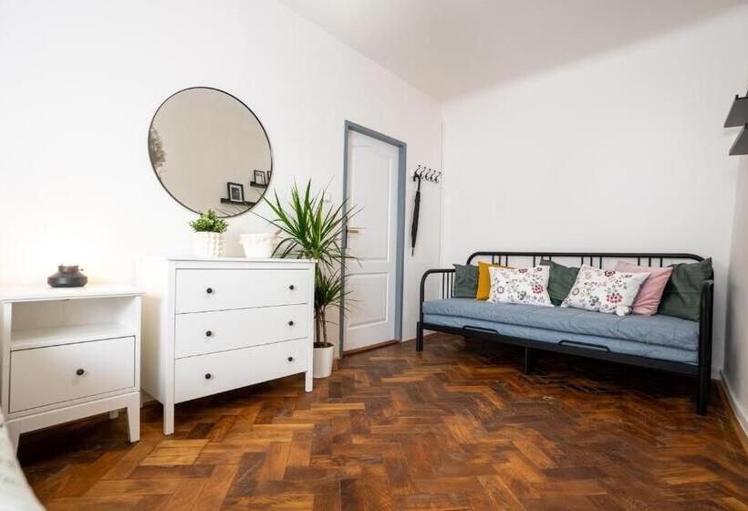 White Wolf House Hostel & Apartments