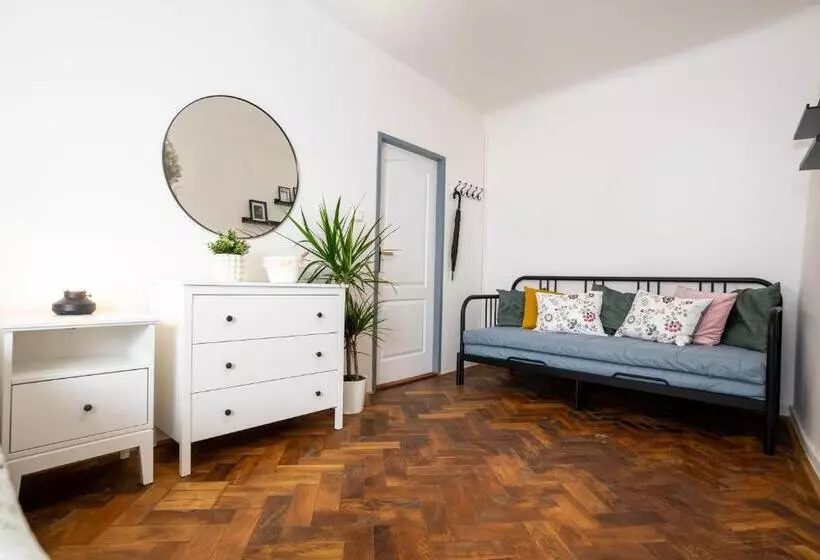 White Wolf House Hostel & Apartments