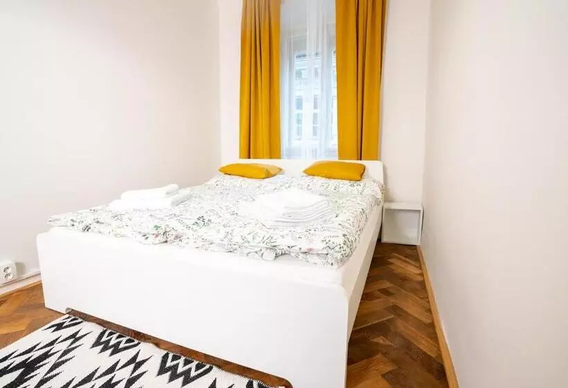 White Wolf House Hostel & Apartments