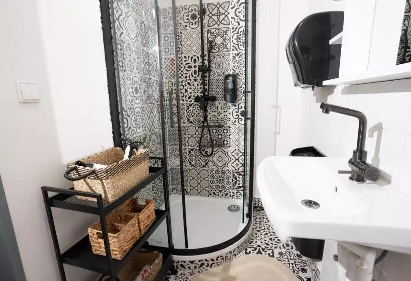 White Wolf House Hostel & Apartments