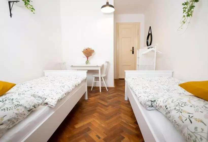 White Wolf House Hostel & Apartments