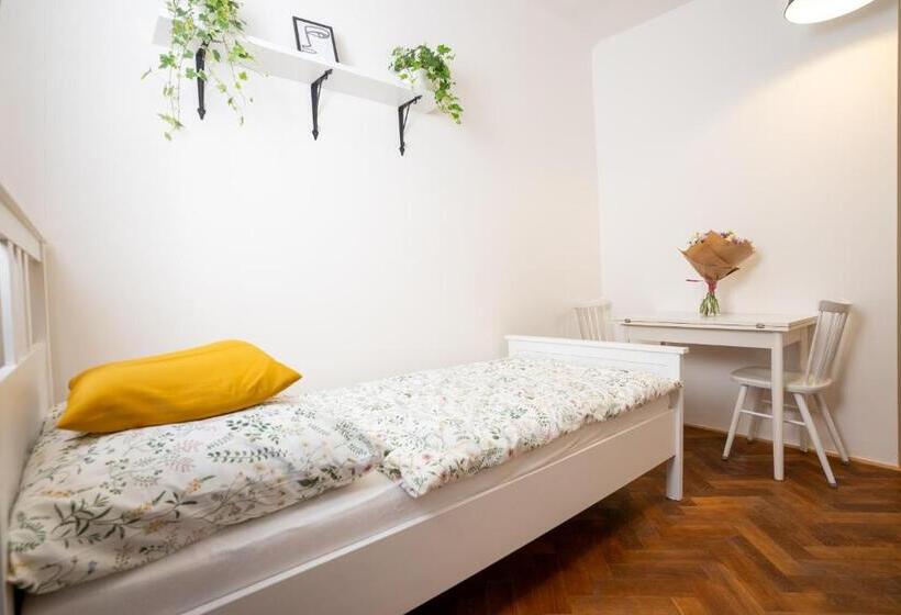 White Wolf House Hostel & Apartments