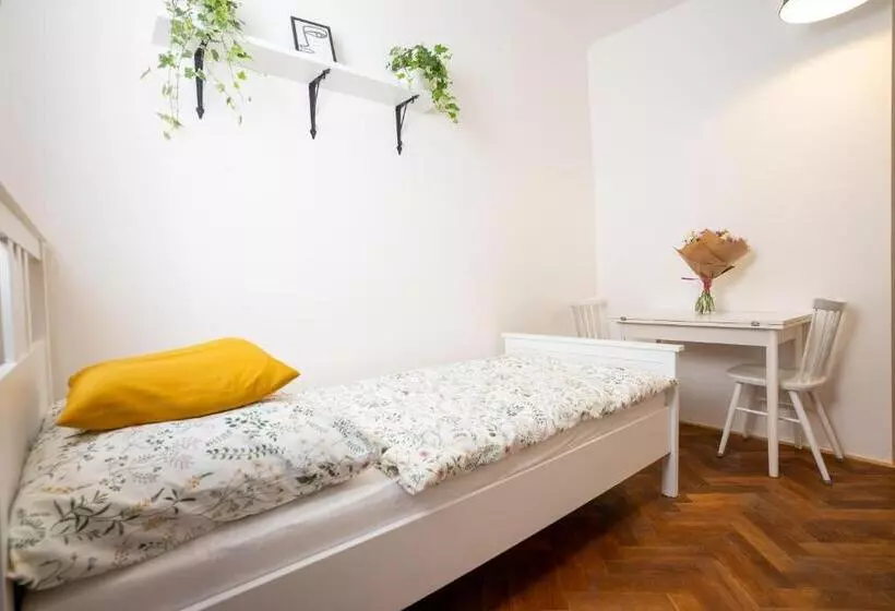 White Wolf House Hostel & Apartments