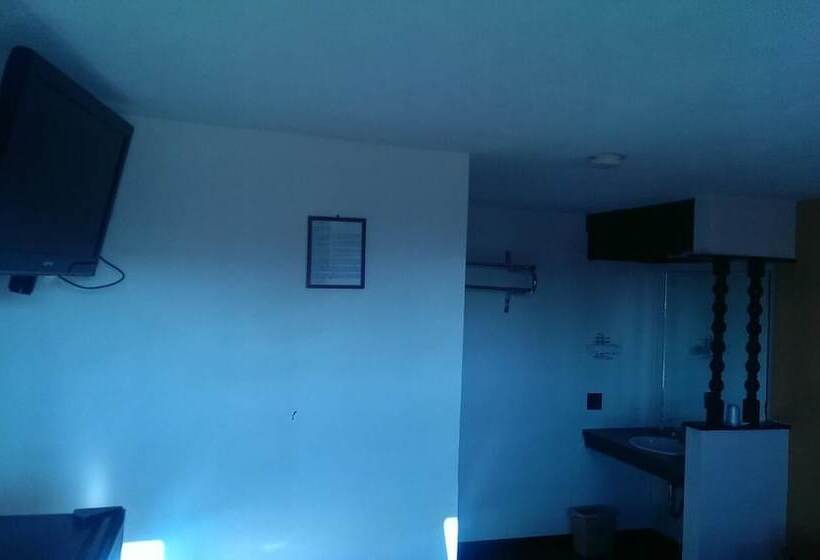 ホテル Airport Lodge Wichita Kansas