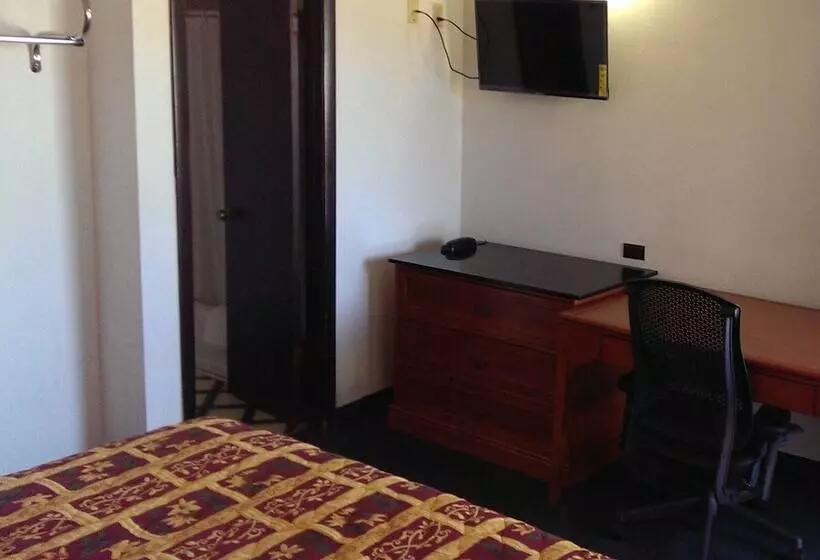 هتل Airport Lodge Wichita Kansas