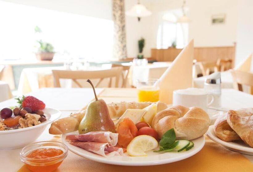 ホテル Altmünsterhof