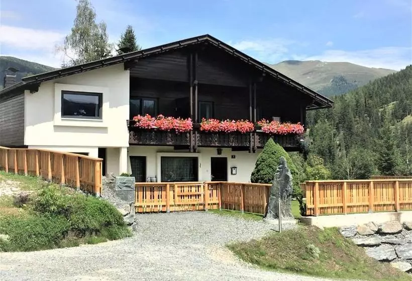 هتل Appartement Latschen Ferienhaus An Der Nockalmbahn