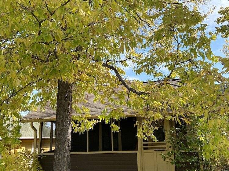 Hotel Colorado Chautauqua Cottages