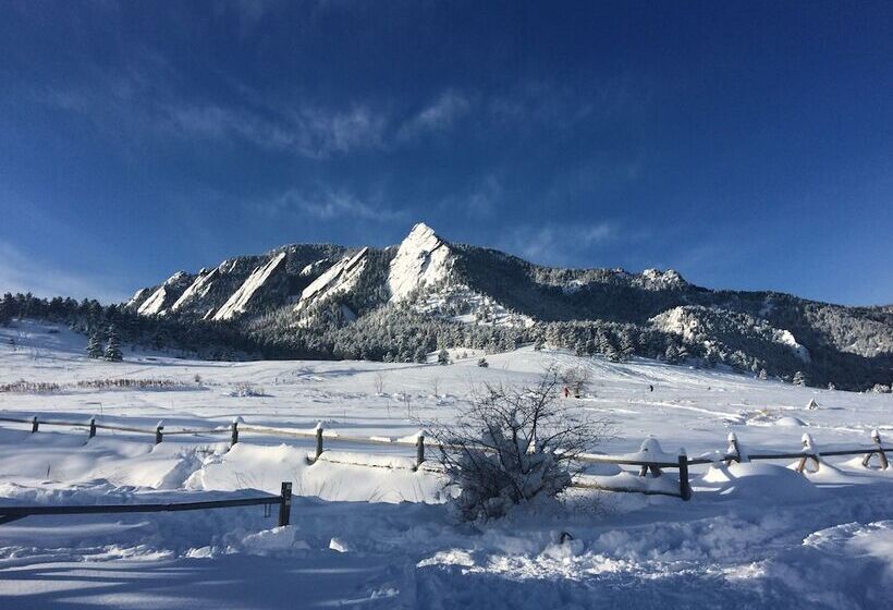 Hotel Colorado Chautauqua Cottages