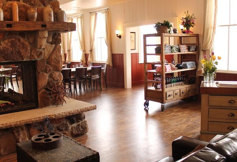 Hotel Colorado Chautauqua Cottages