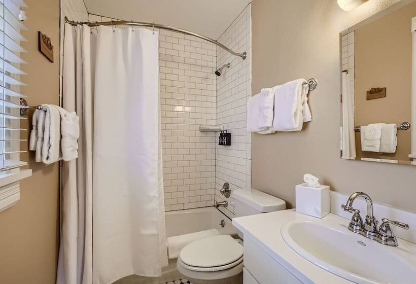 Hotel Colorado Chautauqua Cottages