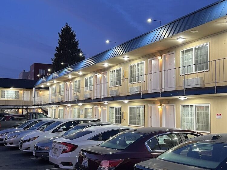 فندق Columbus Motor Inn