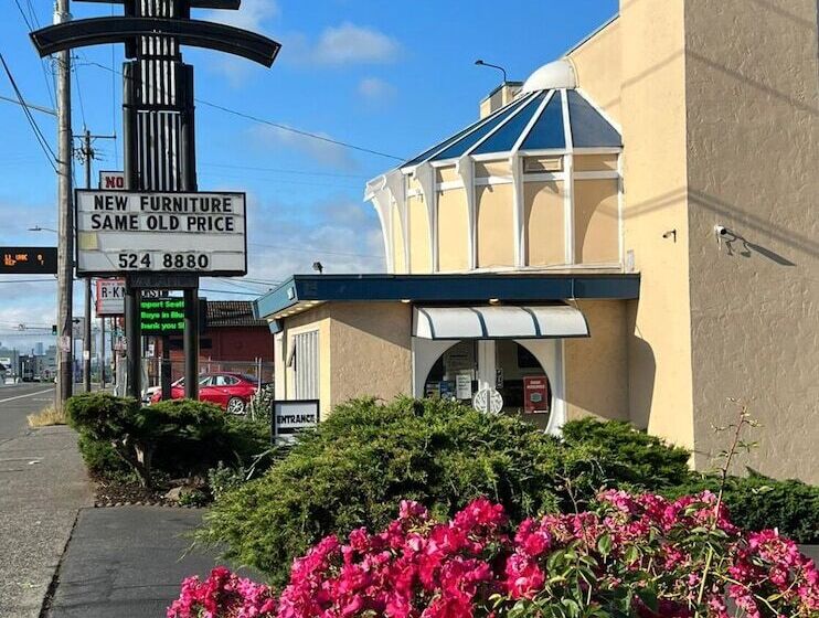 فندق Columbus Motor Inn