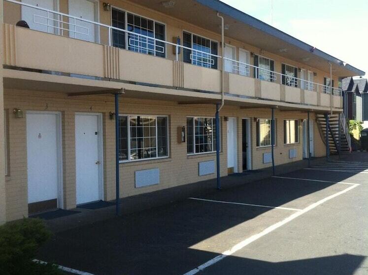 فندق Columbus Motor Inn