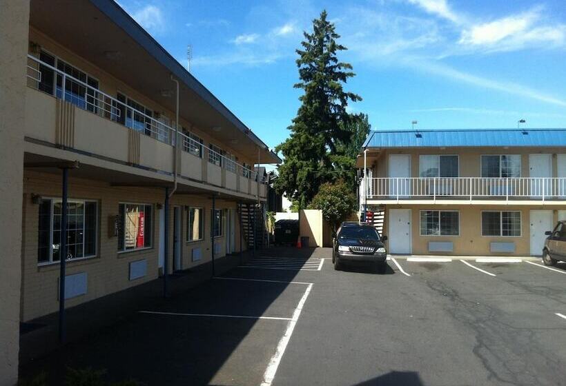 فندق Columbus Motor Inn