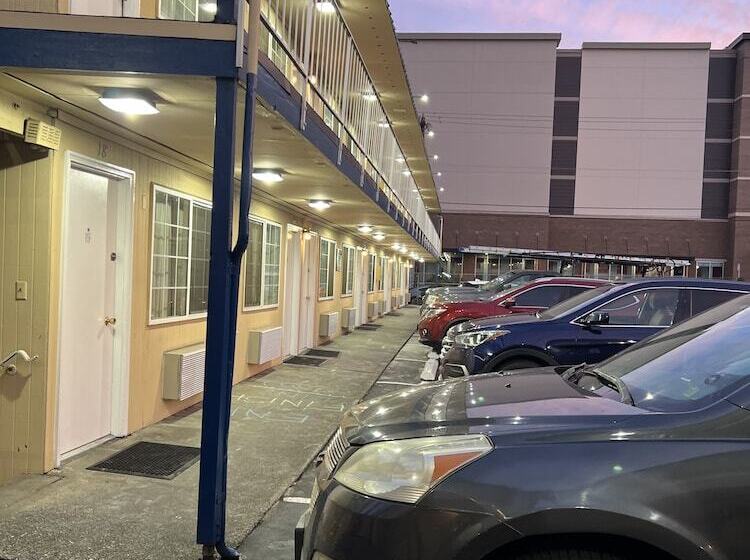 فندق Columbus Motor Inn