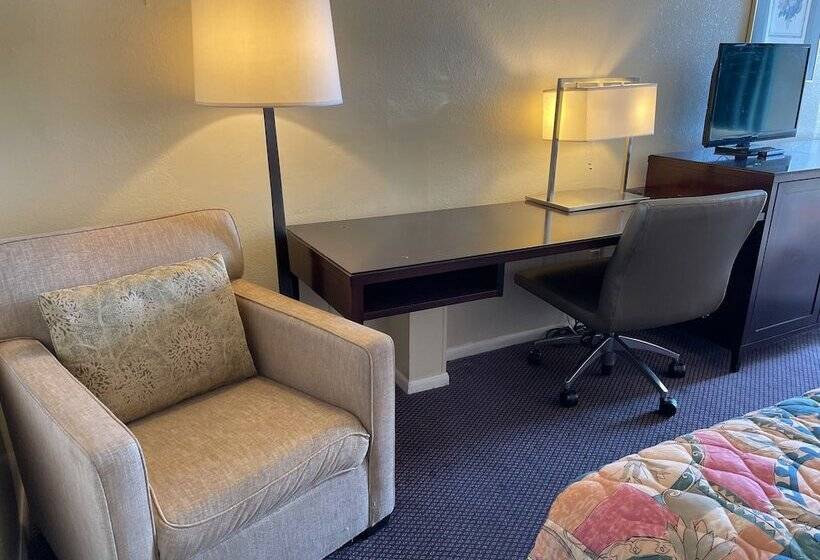 فندق Columbus Motor Inn