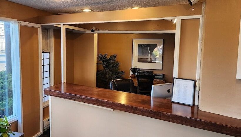 فندق Columbus Motor Inn